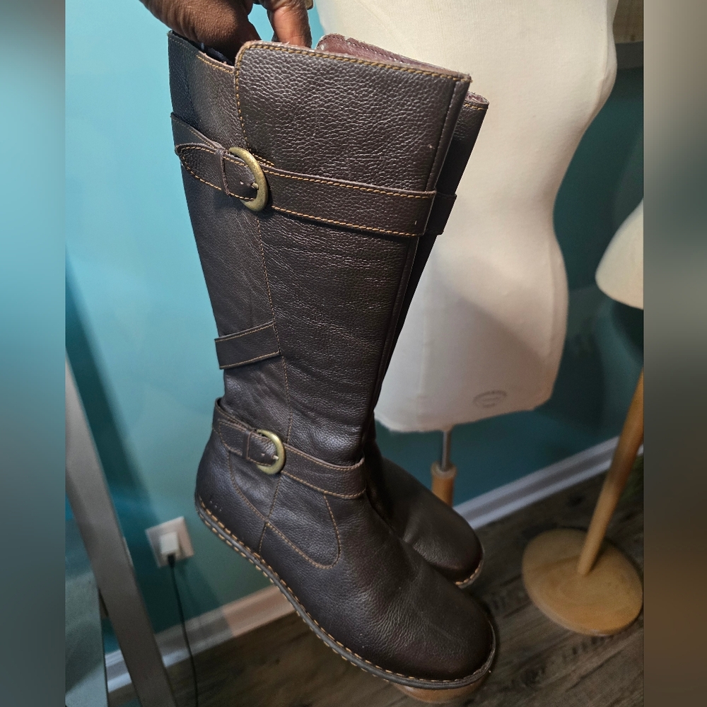 Brown Born BOC Grainy Leather Comfy Boots